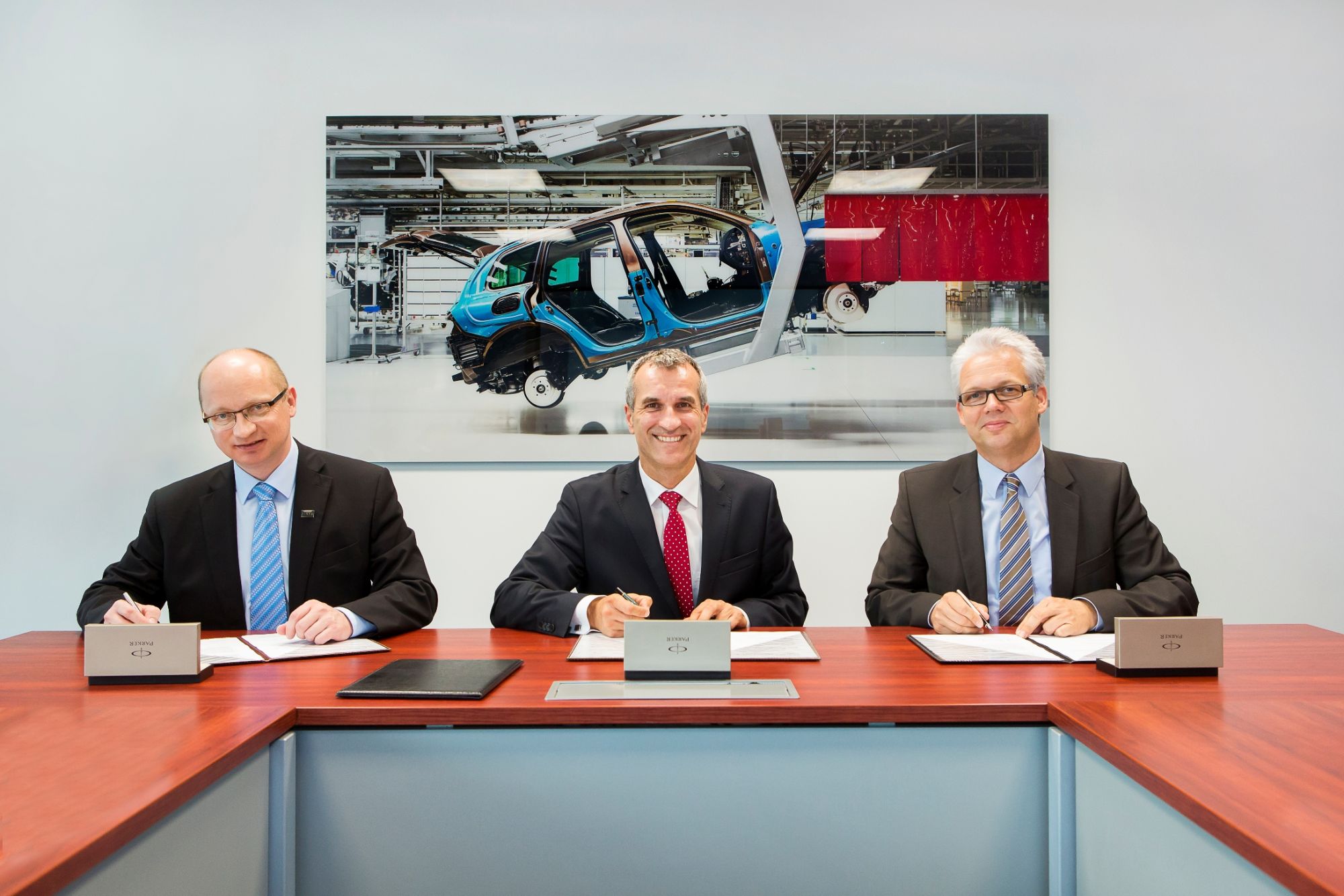 rektor_podpisal_zmluvu_vw rektor_podpisal_zmluvu_vw