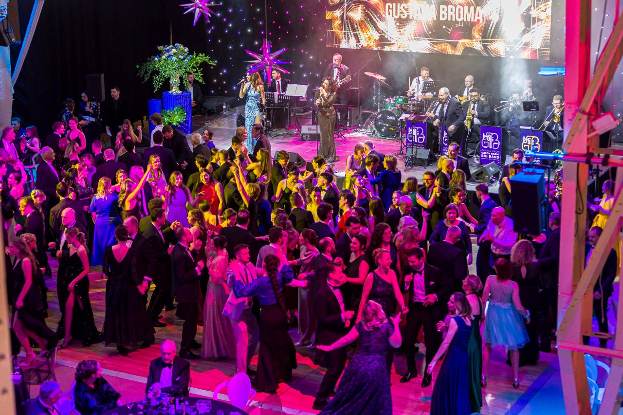 Hviezdna noc technikov oživila tradíciu univerzitných plesov STU